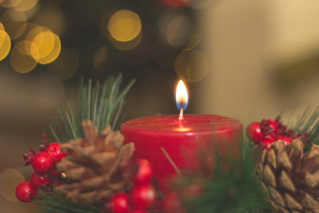 15 Amazing Candles That Smell Just Like the Holidays
